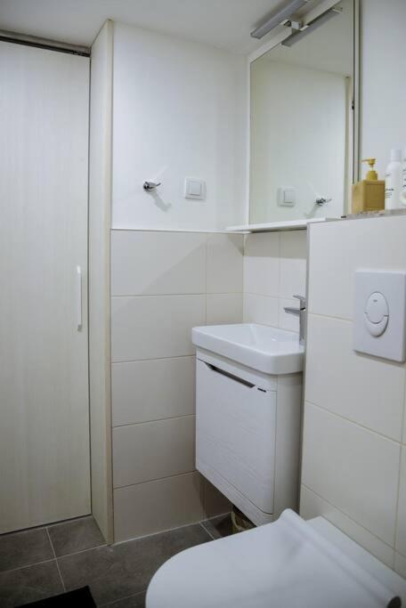 Mini Condo 2 Dl - Studio With A Private Patio Donja Lastva Exterior foto